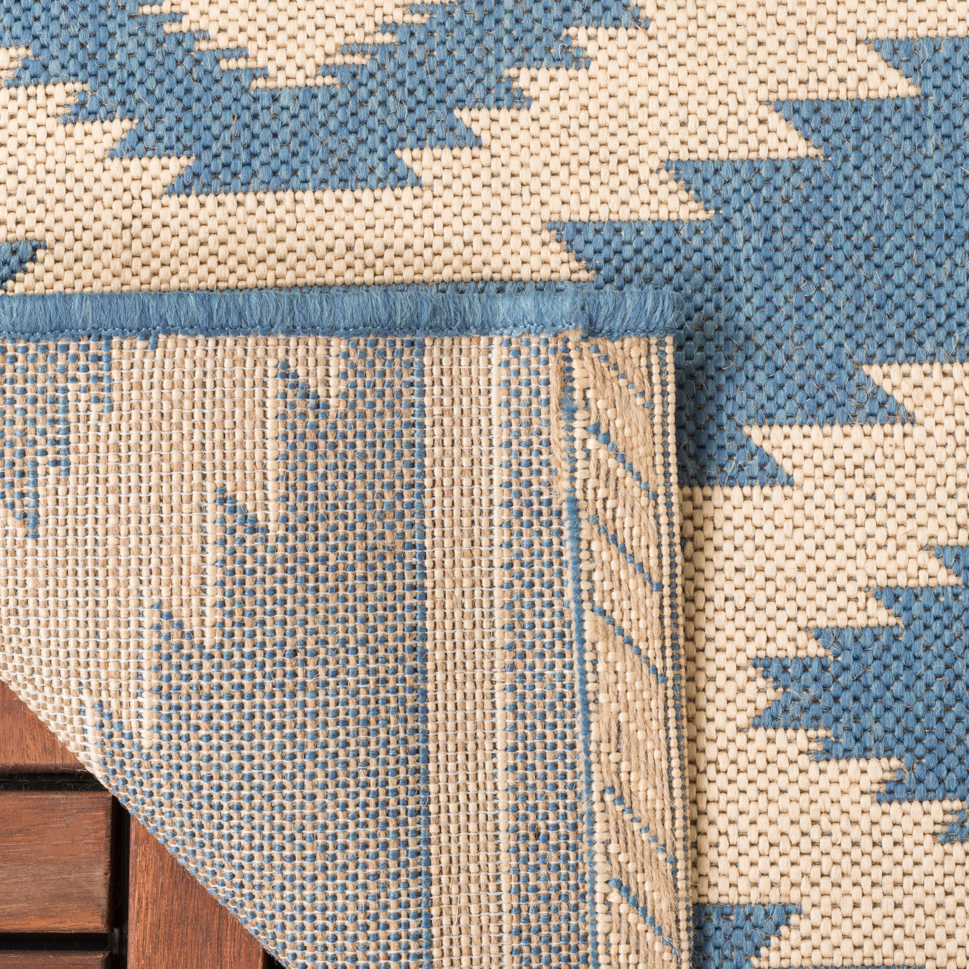 Safavieh Beach House Bhs171N Cream/Blue Area Rug