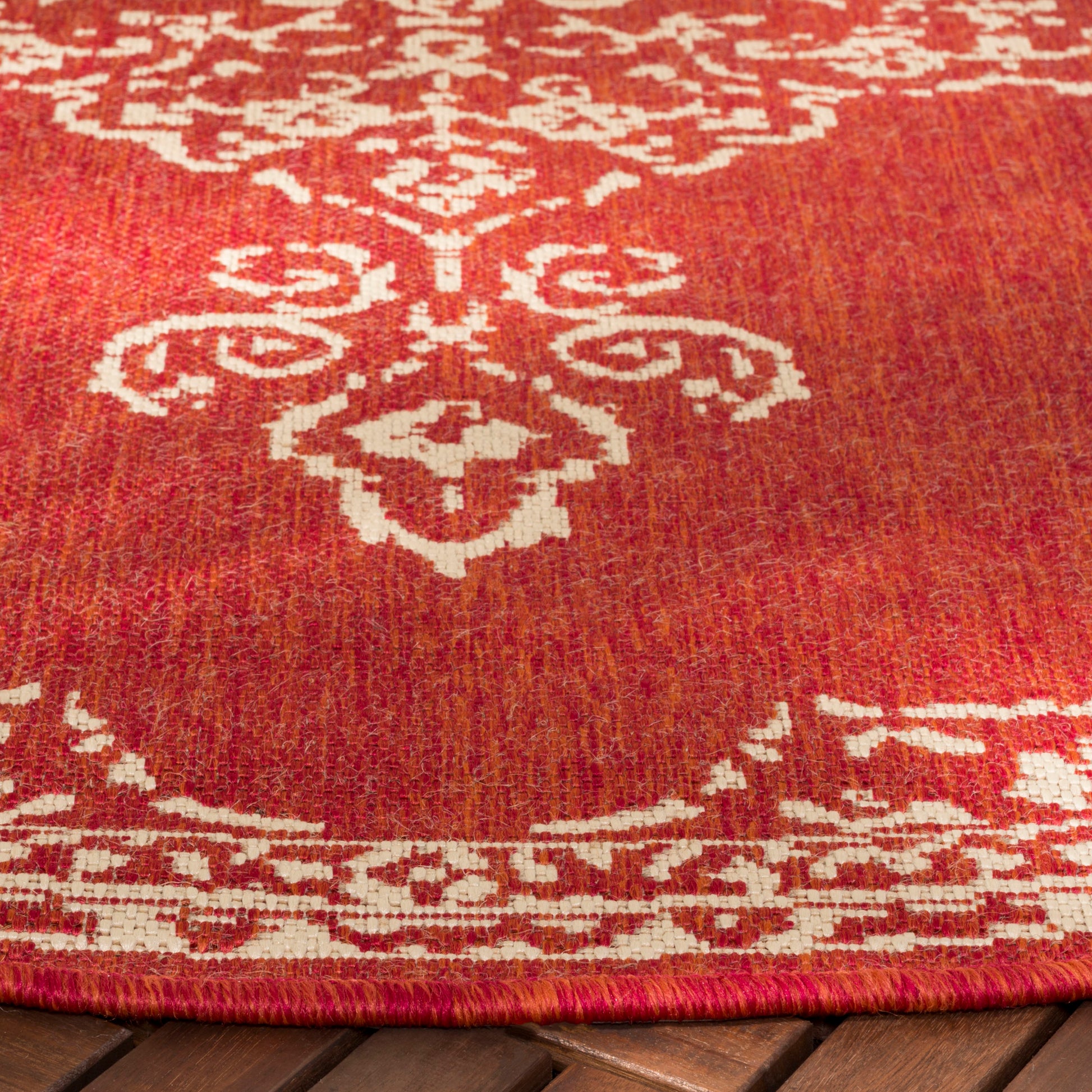 Safavieh Beach House Bhs180Q Red/Creme Area Rug