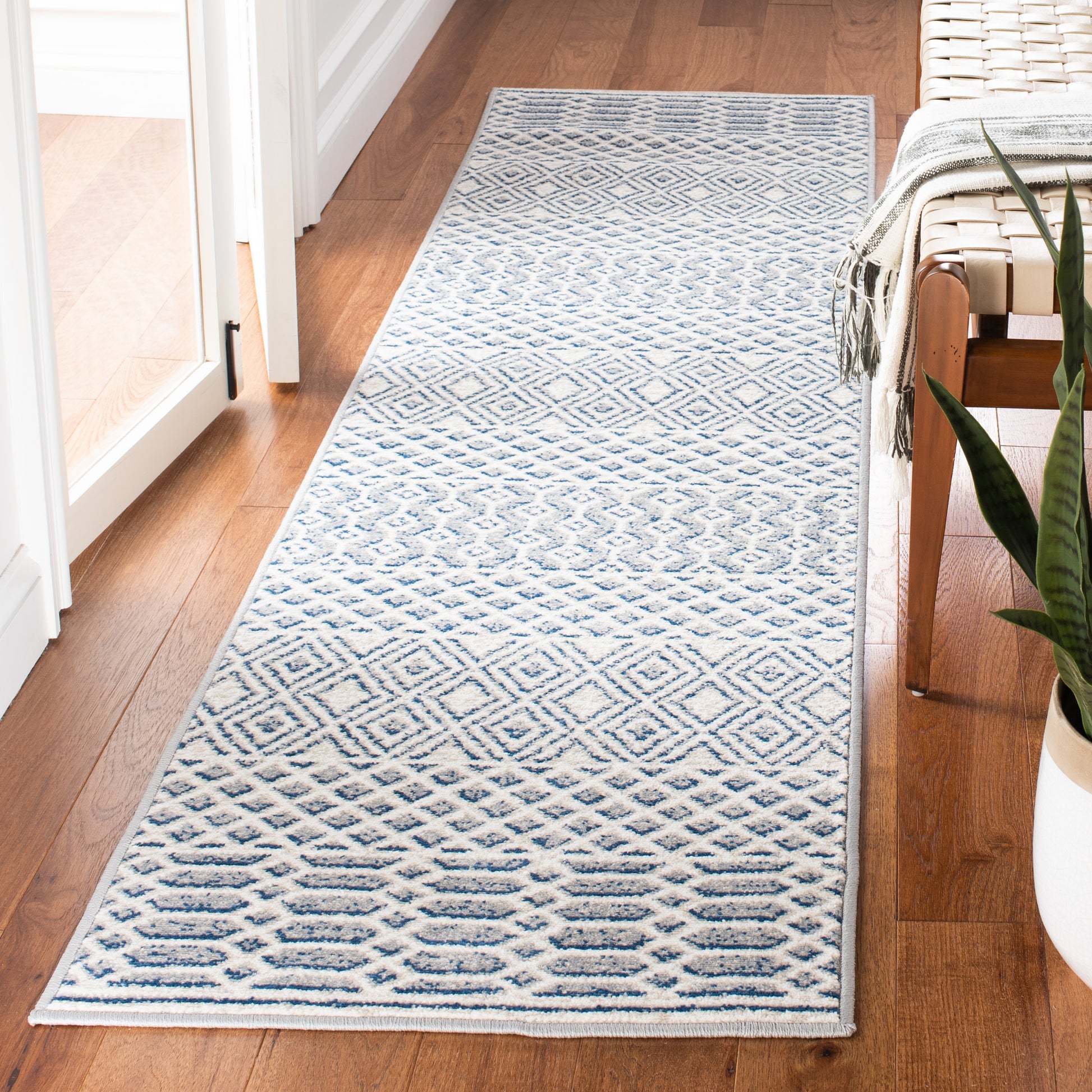 Safavieh Belmont Bmt132B Ivory/Navy Area Rug