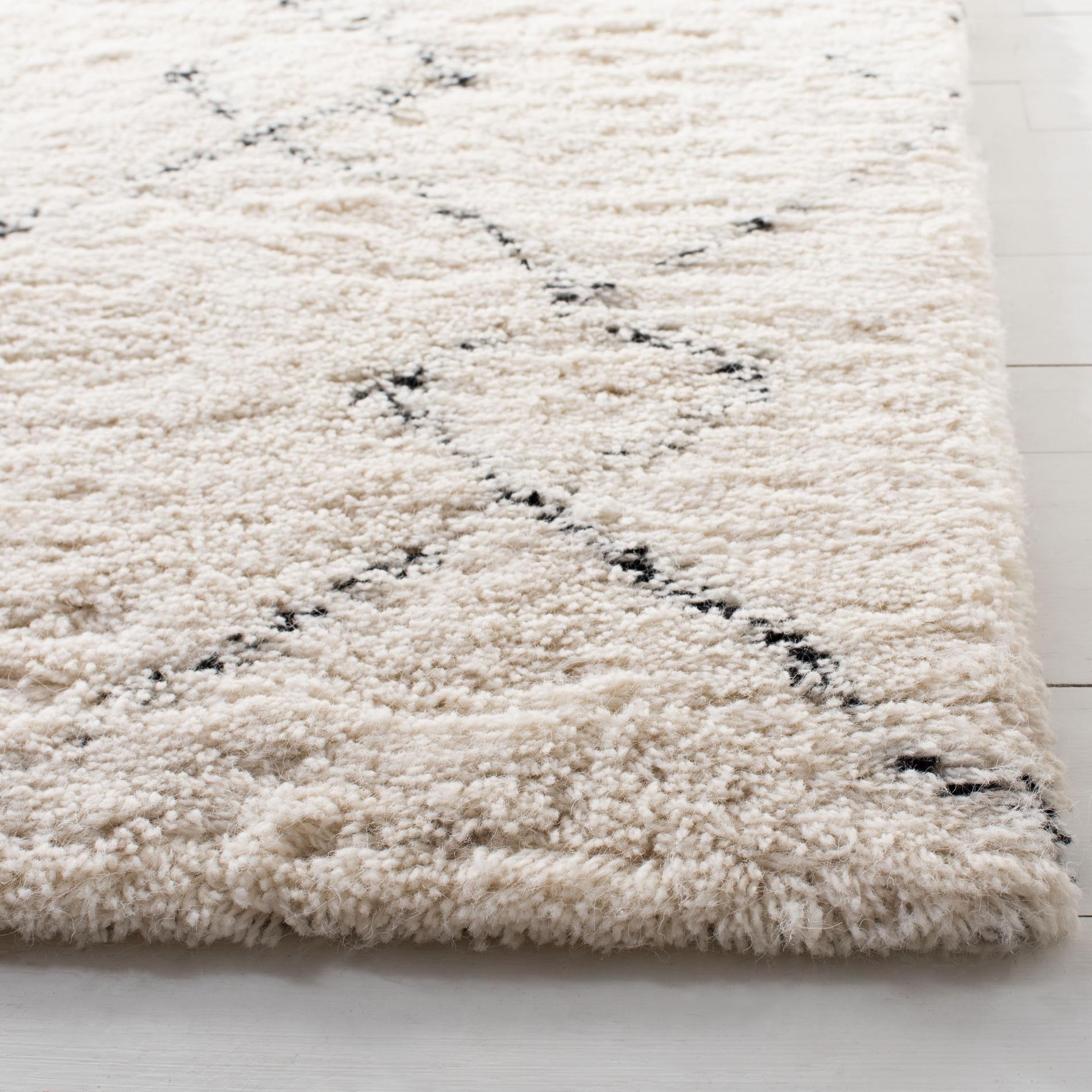 Safavieh Casablanca Csb915A Ivory/Black Area Rug