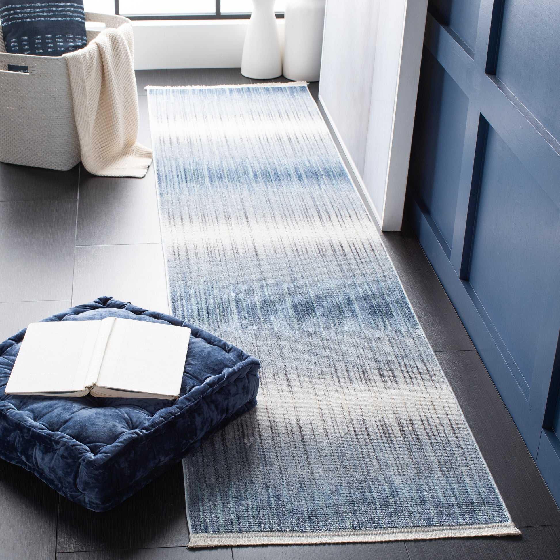 Safavieh Dream Drm472M Blue/Ivory Area Rug