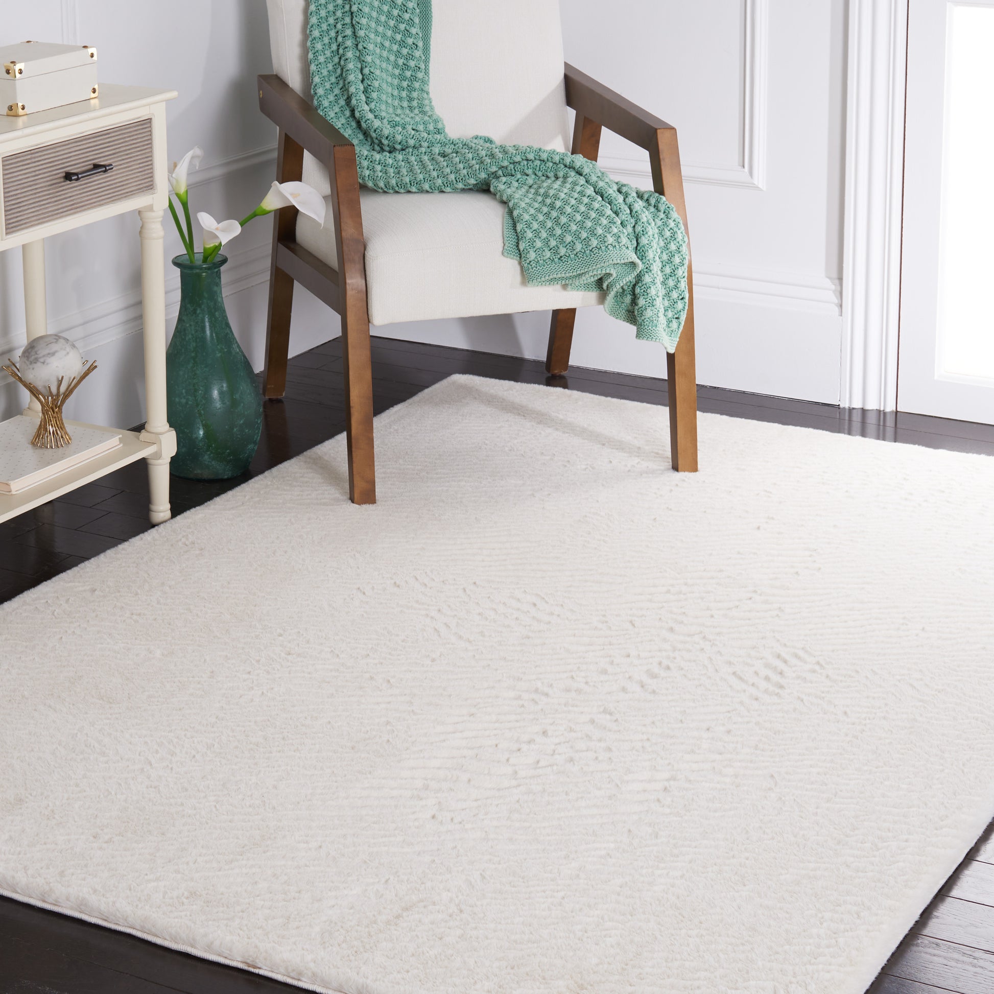 Safavieh Faux Rabbit Fur Frf500A Off White Area Rug