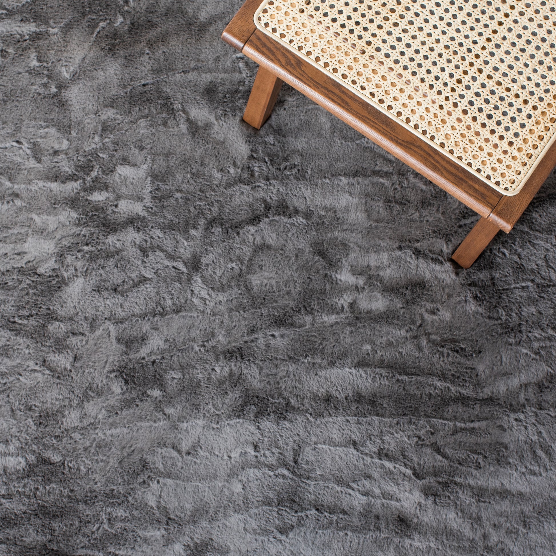 Safavieh Faux Sheep Skin Fss535D Grey Area Rug