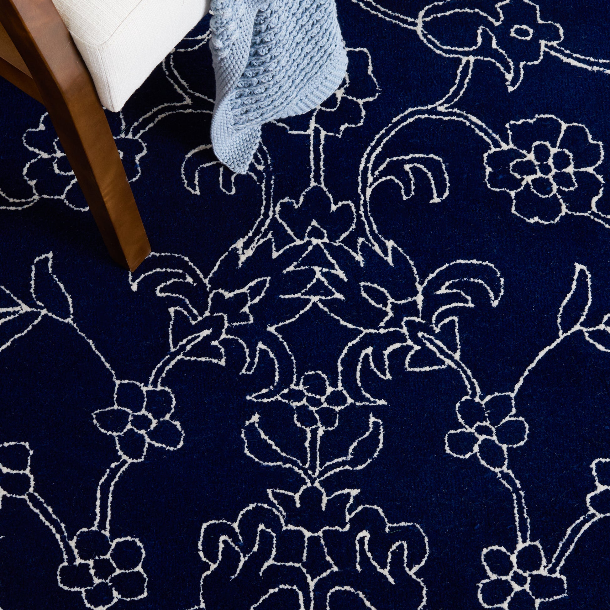 Safavieh Fifth Avenue Ftv135N Navy/Ivory Area Rug