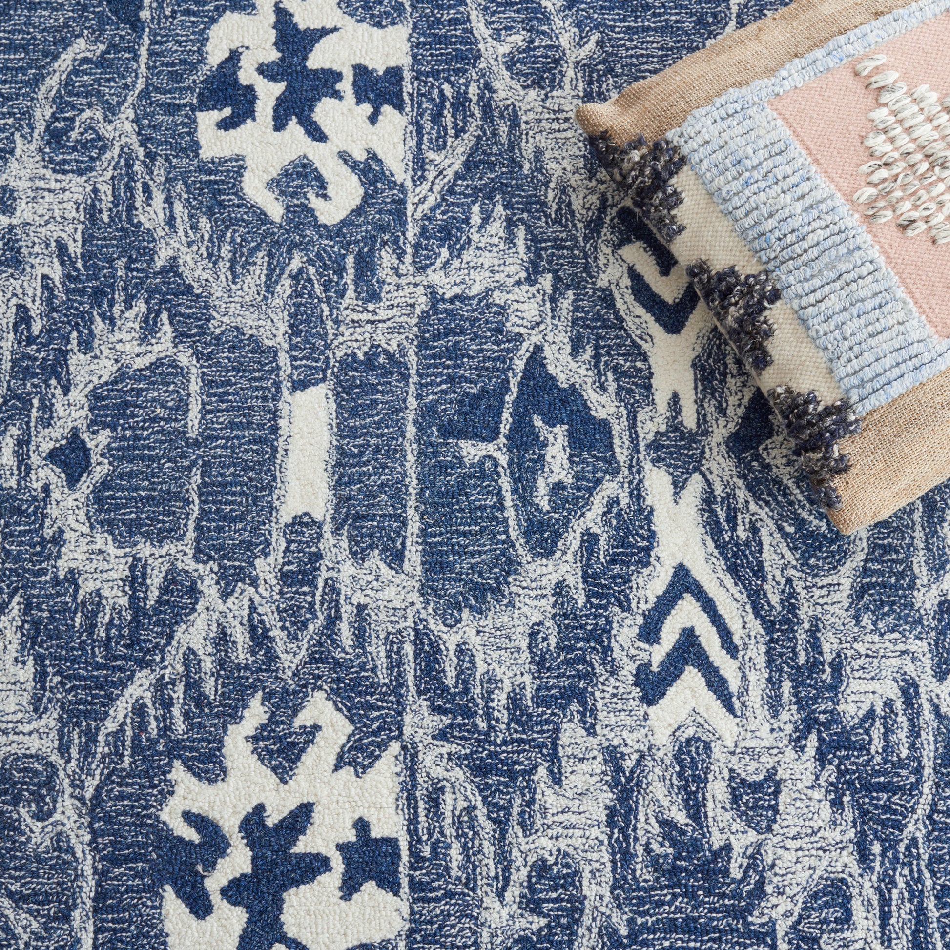 Safavieh Ikat Ikt654M Blue/Ivory Area Rug