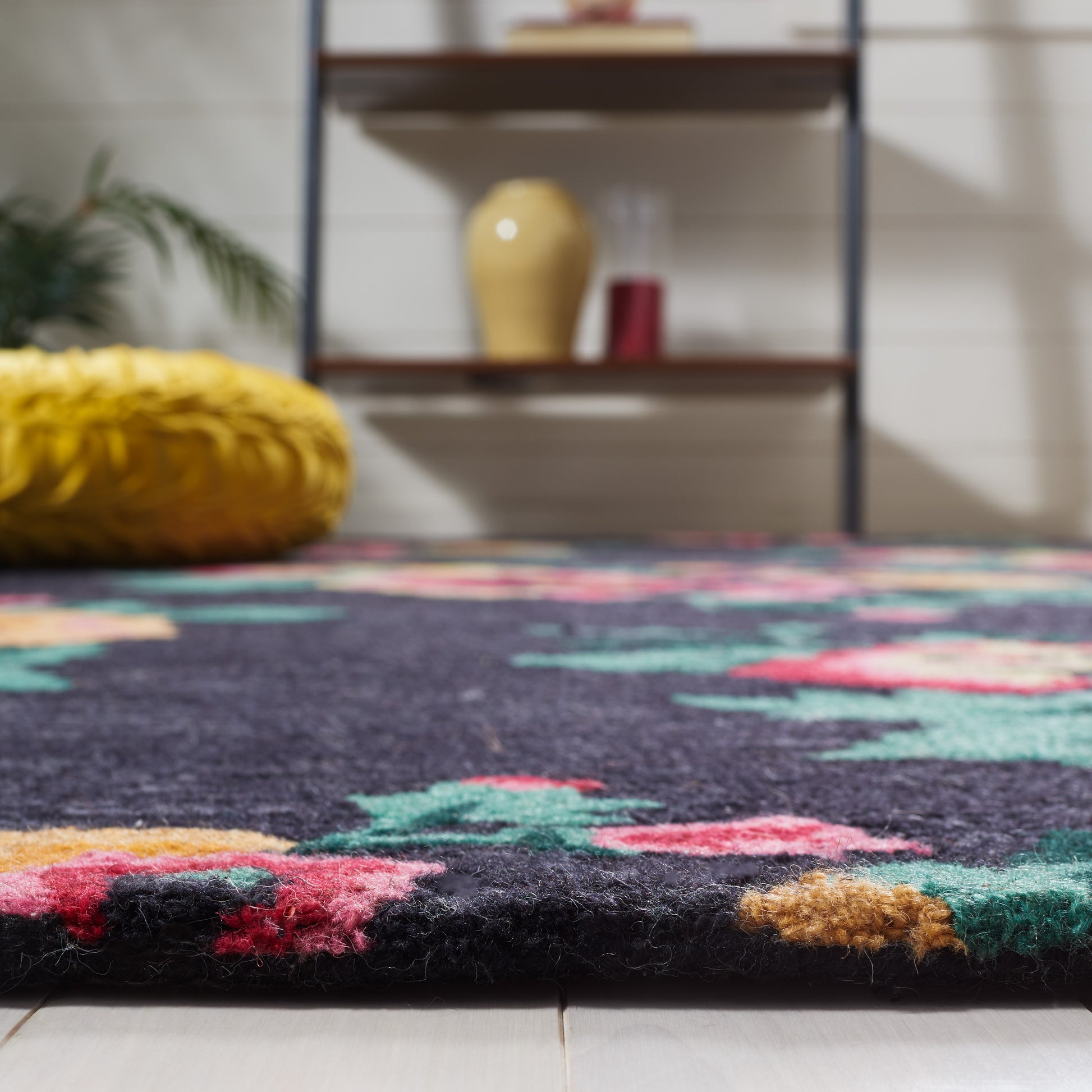 Safavieh Jardin Jar157Z Black/Pink Area Rug