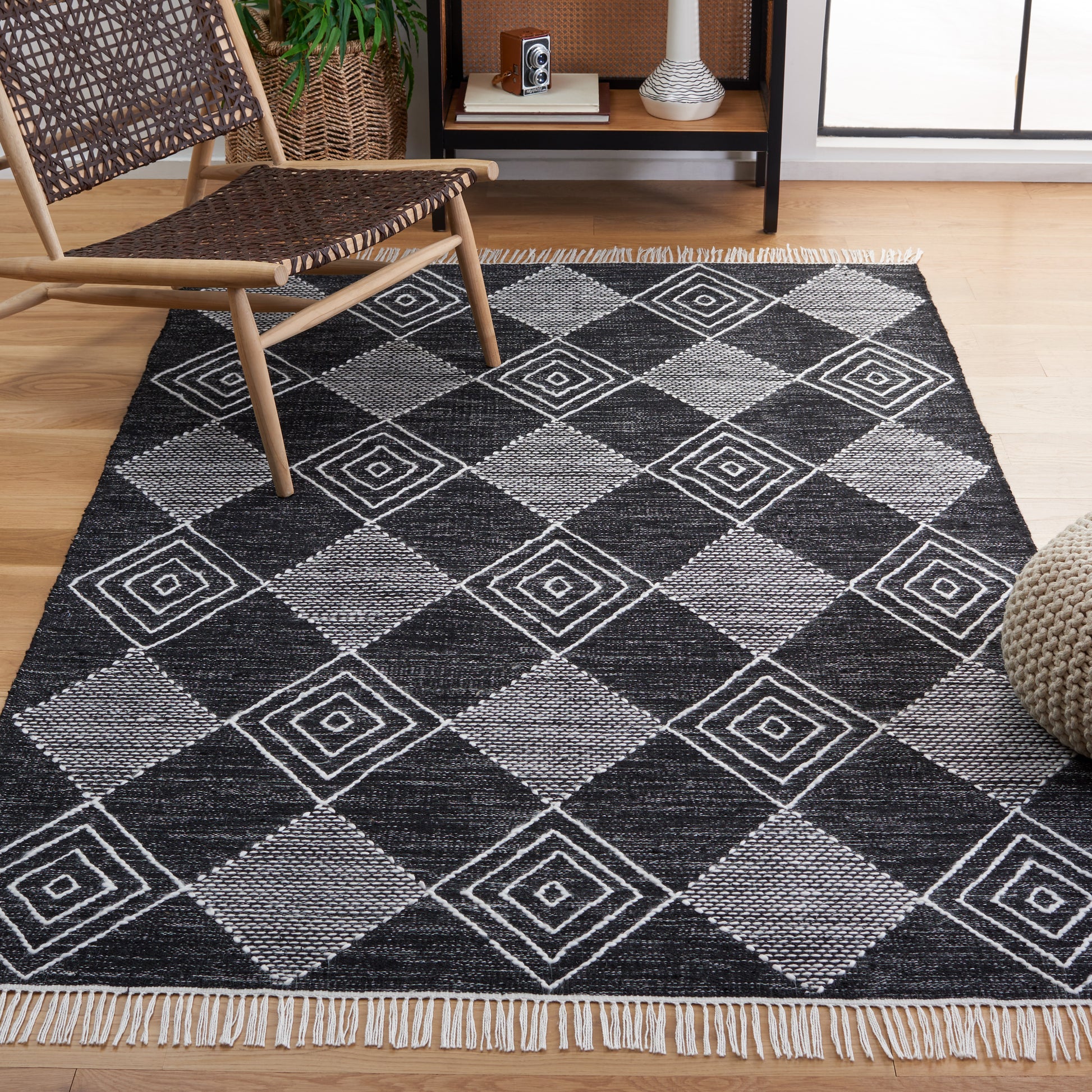 Safavieh Kilim Klm306Z Black/Ivory Area Rug