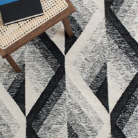 Safavieh Kilim Klm527A Ivory/Black Area Rug