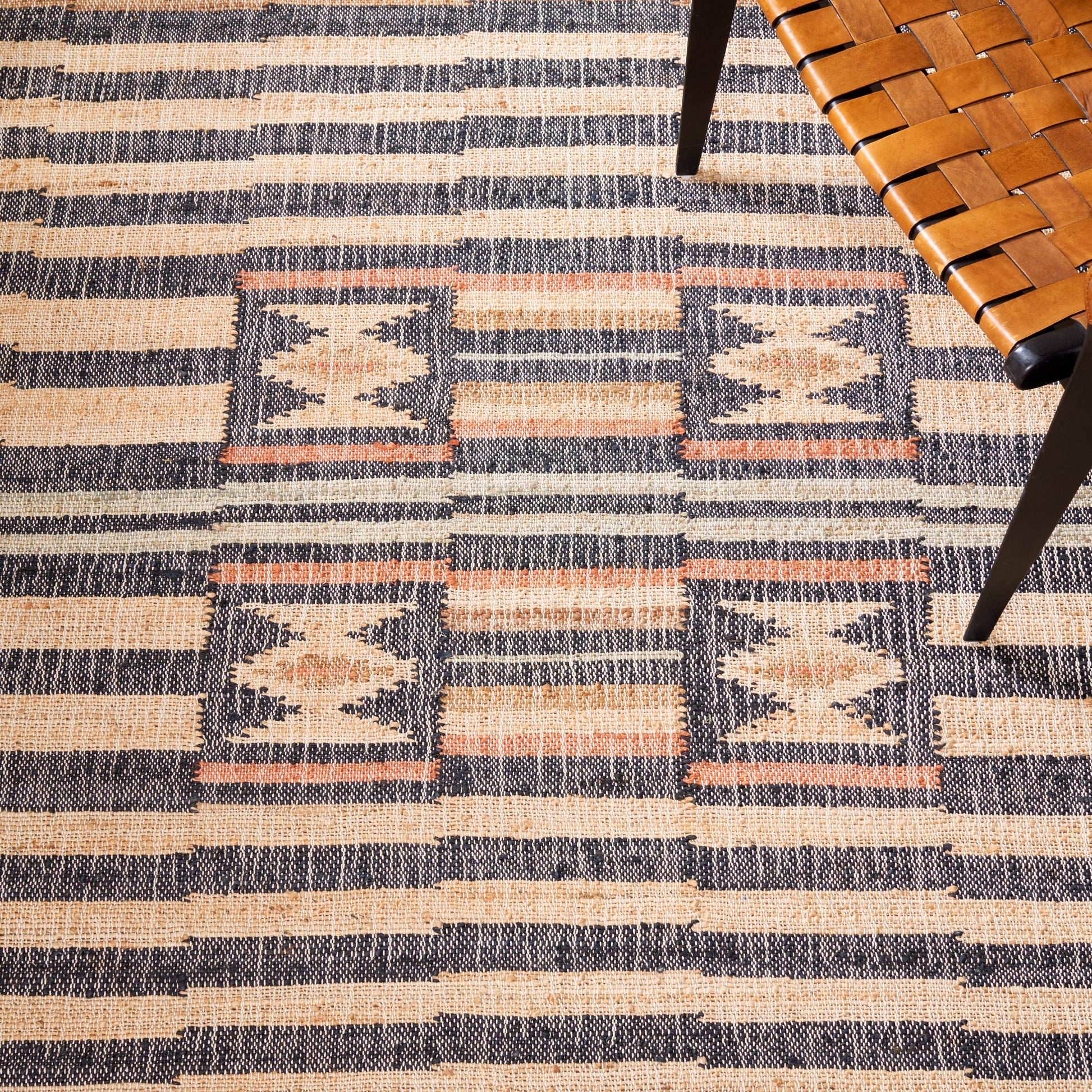 Safavieh Kilim Klm709A Natural/Black Area Rug