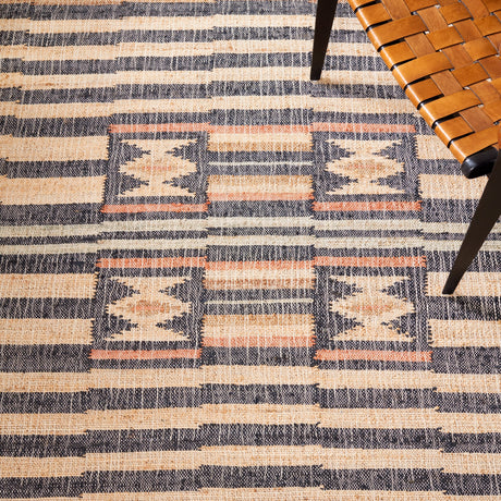 Safavieh Kilim Klm709A Natural/Black Rug.