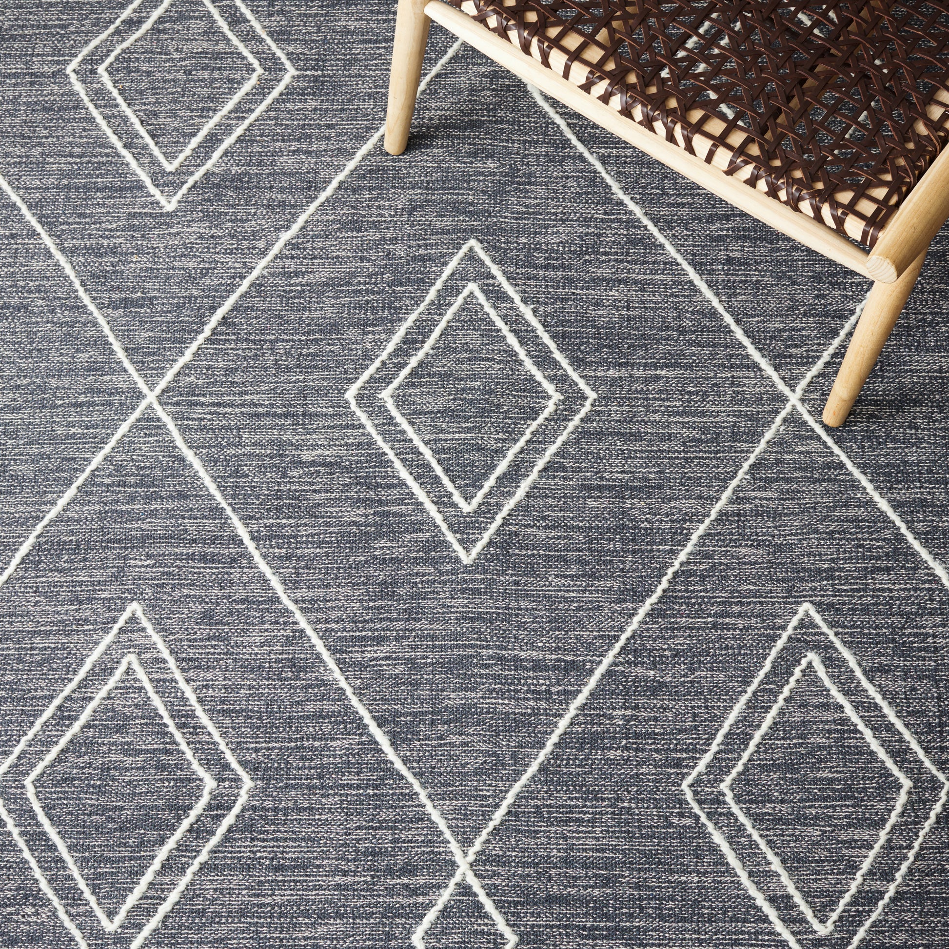 Safavieh Kilim Klm852H Charcoal/Ivory Area Rug