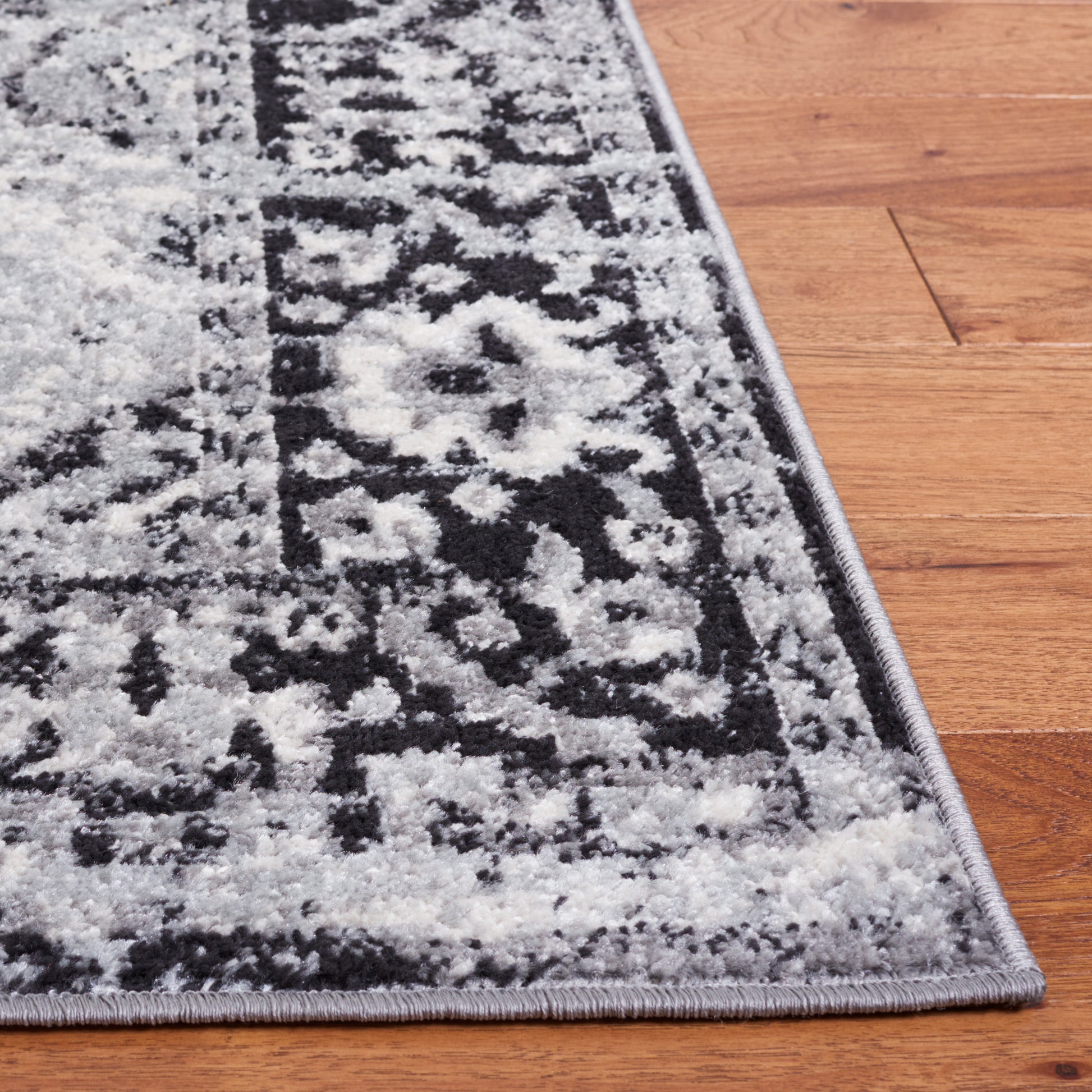 Safavieh Madison Mad154Z Black/Grey Area Rug