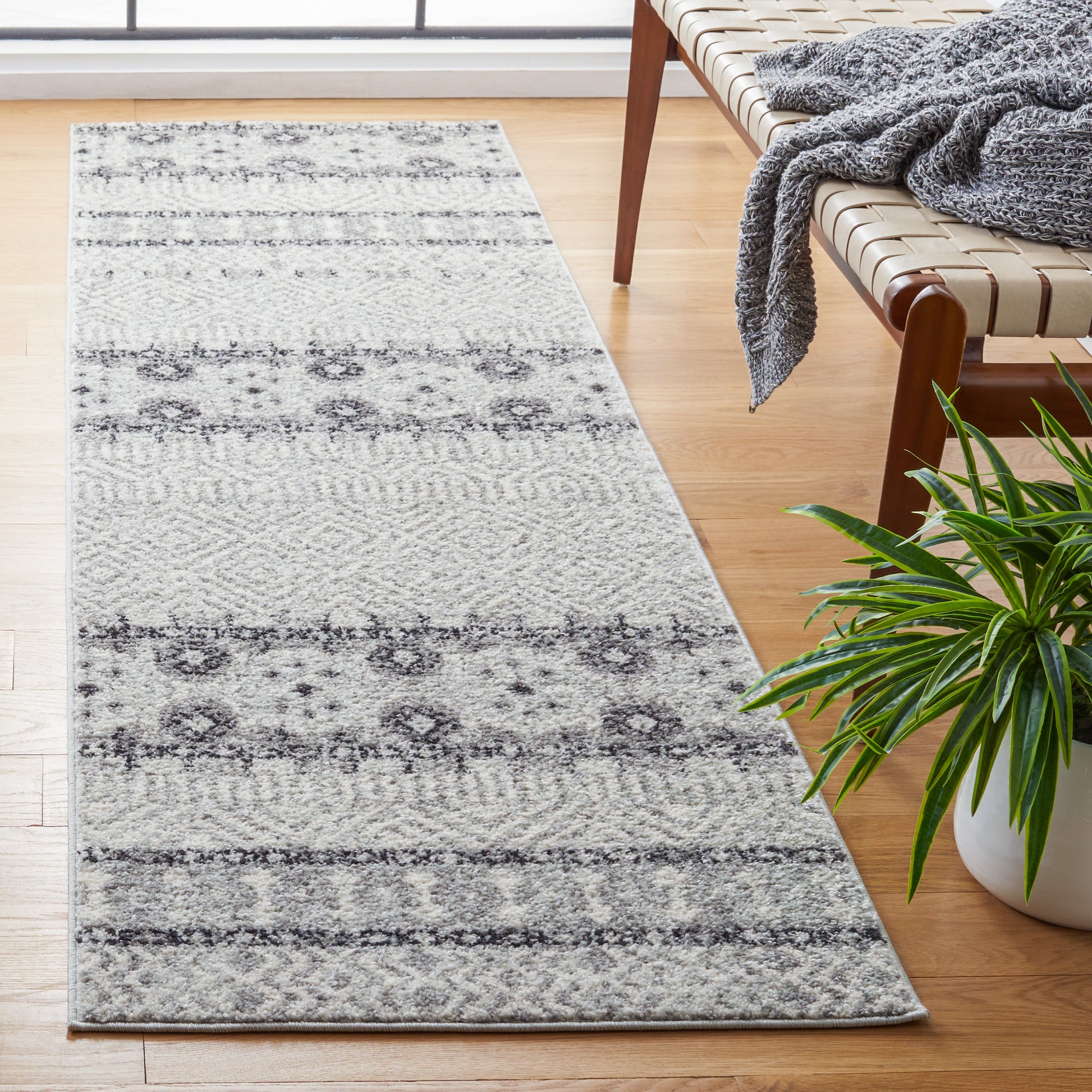 Safavieh Madison Mad797H Charcoal/Grey Area Rug