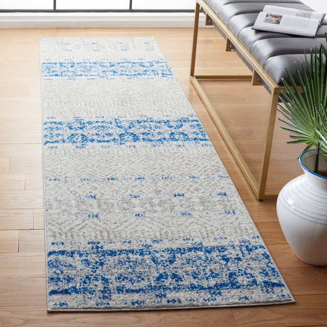 Safavieh Madison Mad797J Silver/Navy Rug.