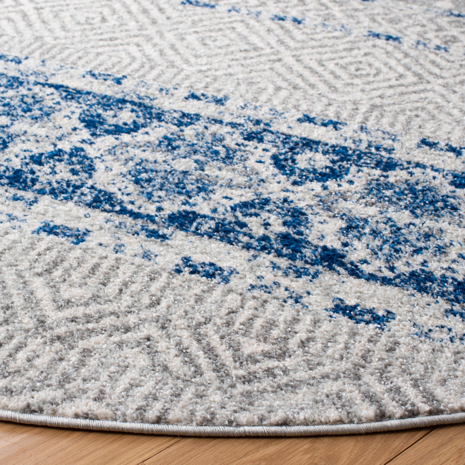 Safavieh Madison Mad797J Silver/Navy Area Rug