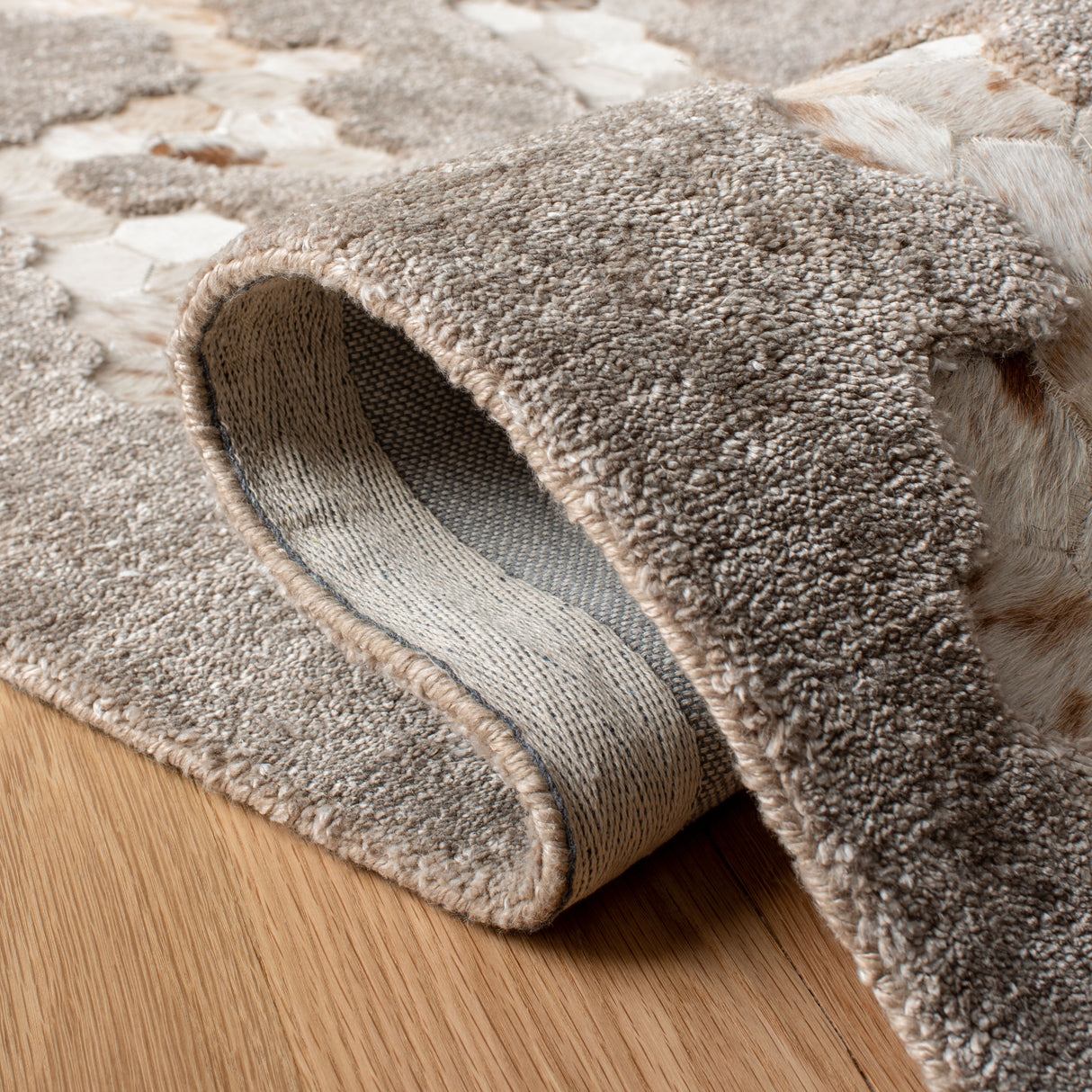 Safavieh Manhattan Man101E Taupe Rug.