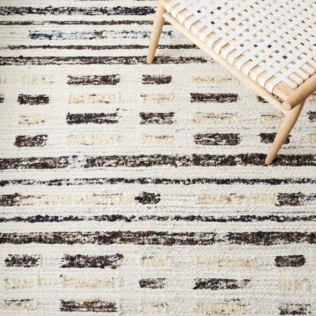 Safavieh Manhattan Man350A Ivory/Dark Brown Rug.