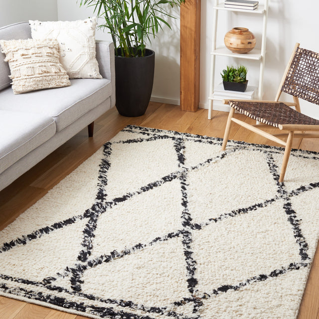 Safavieh Manhattan Man352A Ivory/Black Rug.