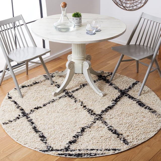 Safavieh Manhattan Man352A Ivory/Black Rug.