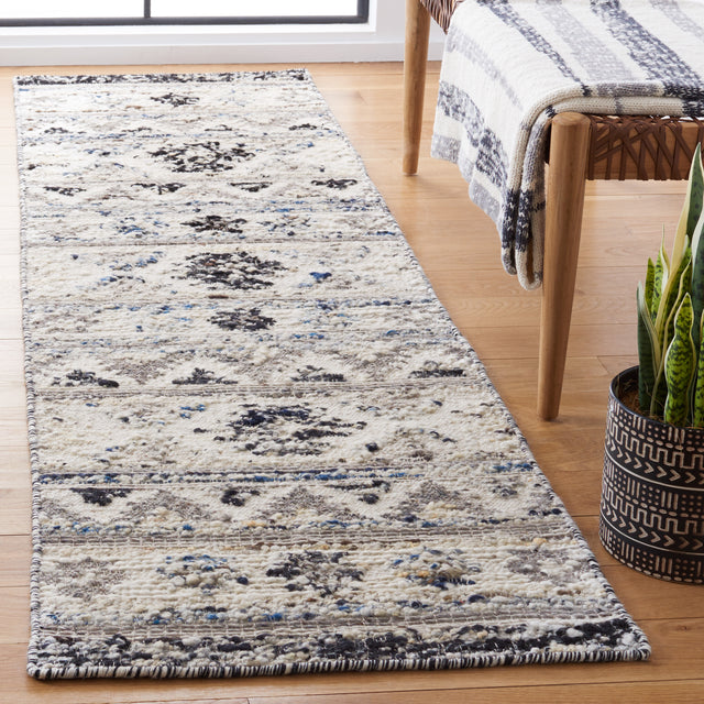 Safavieh Manhattan Man353A Ivory/Black Rug.