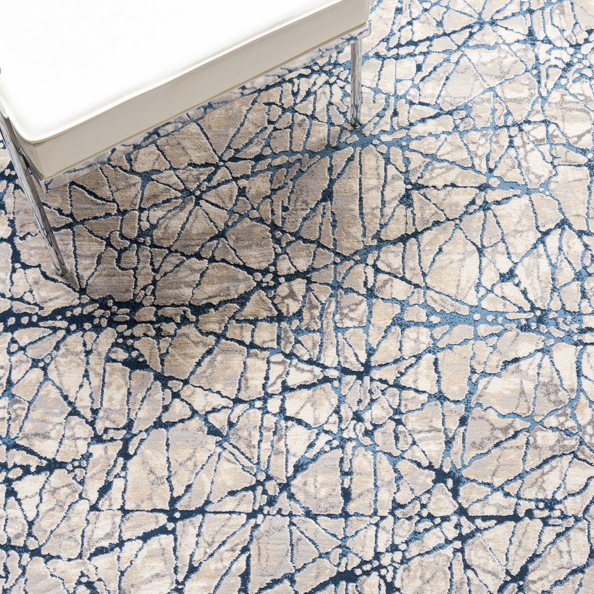 Safavieh Meadow Mdw324B Navy/Ivory Rug.
