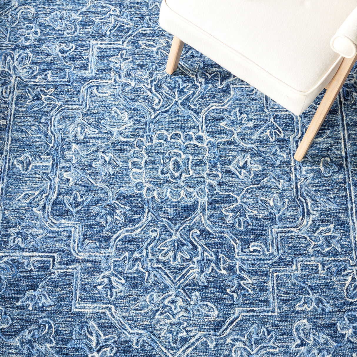 Safavieh Metro Met115M Blue Rugs.