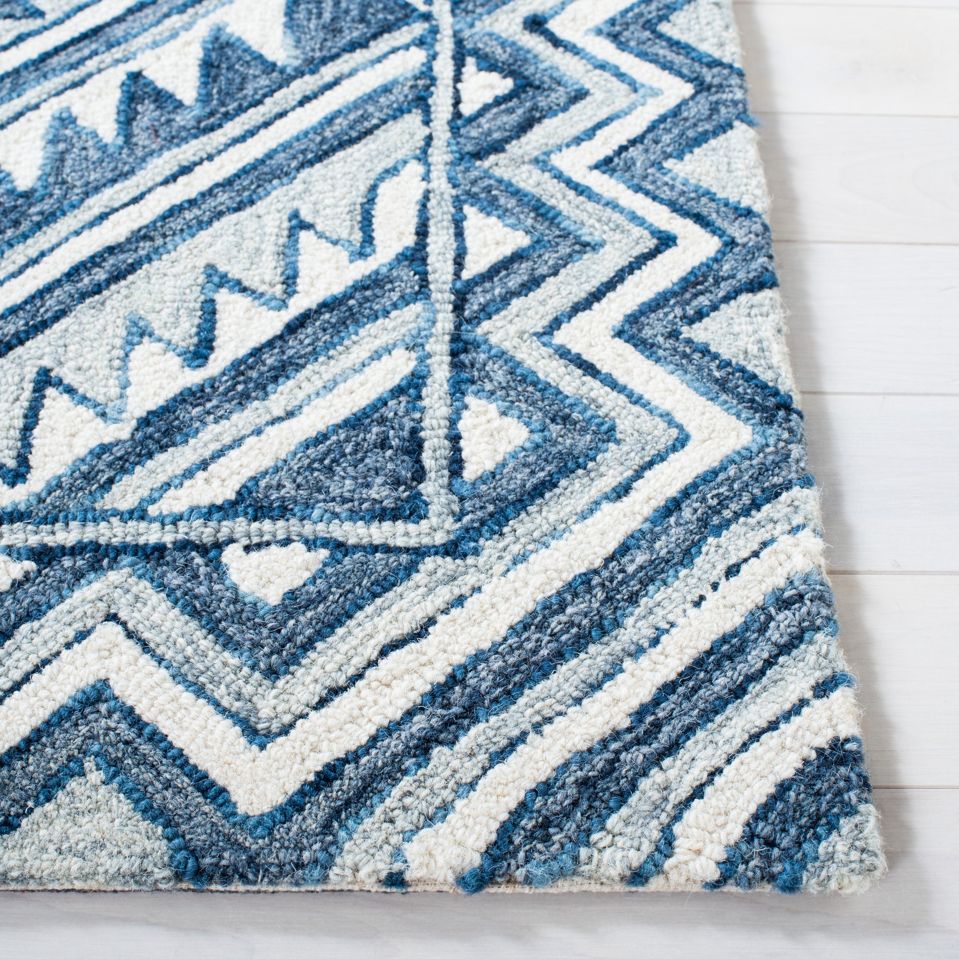 Safavieh Metro Met122M Blue/Ivory Area Rug