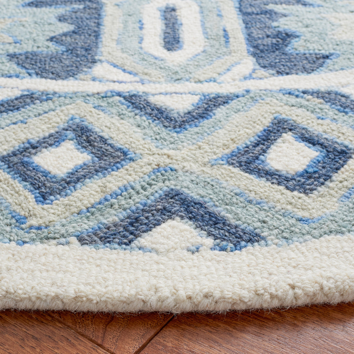 Safavieh Metro Met123M Blue/Ivory Rugs.