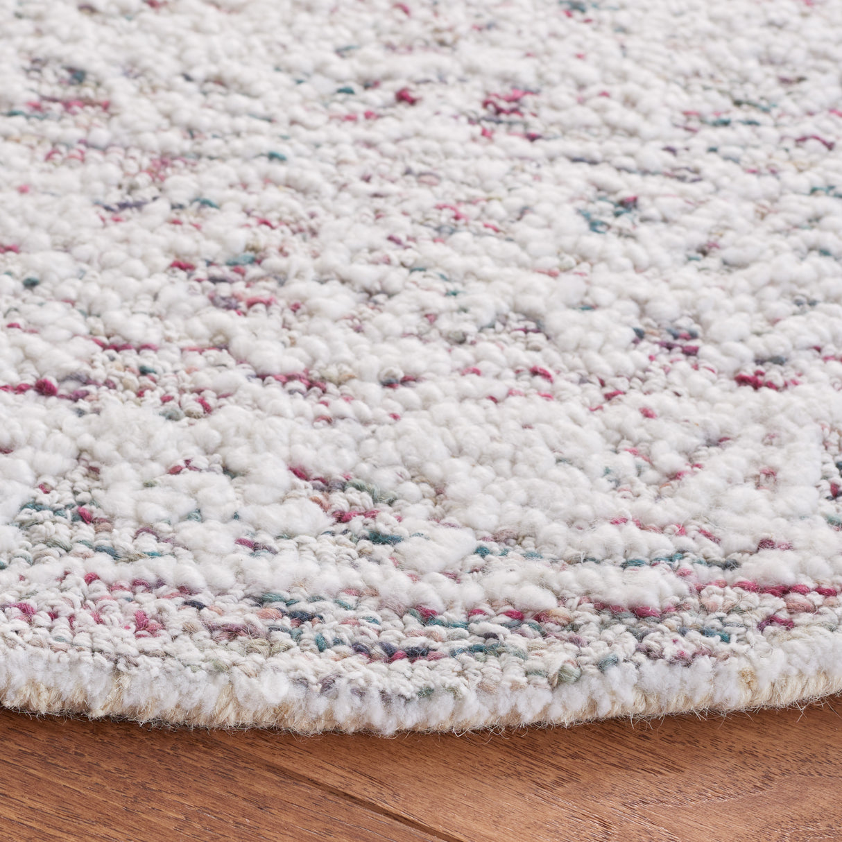 Safavieh Metro Met156Q Ivory/Red Rug.