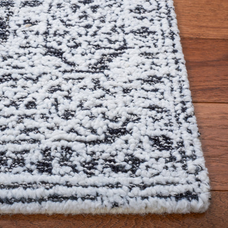Safavieh Metro Met159Z Ivory/Black Rug.