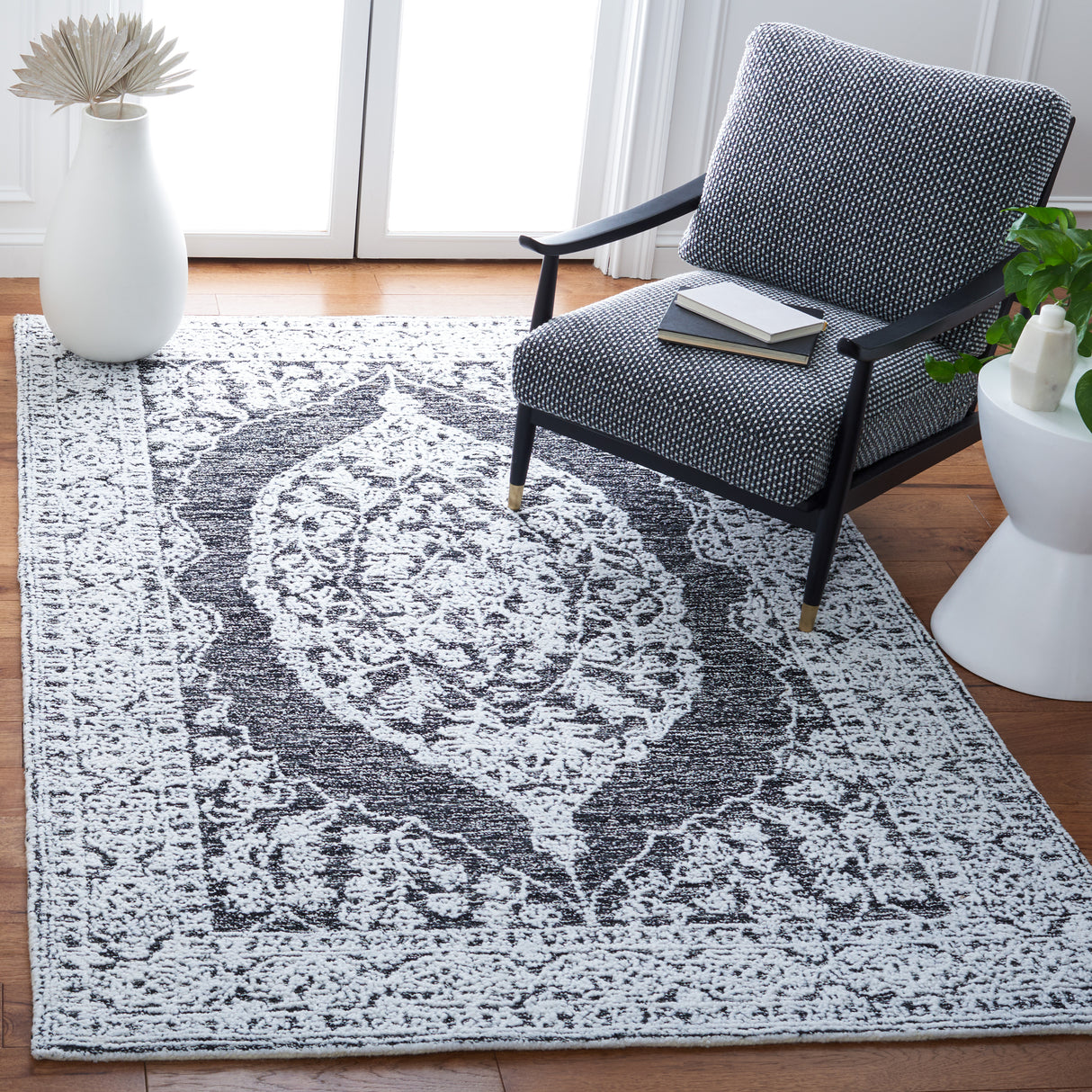 Safavieh Metro Met159Z Ivory/Black Rug.