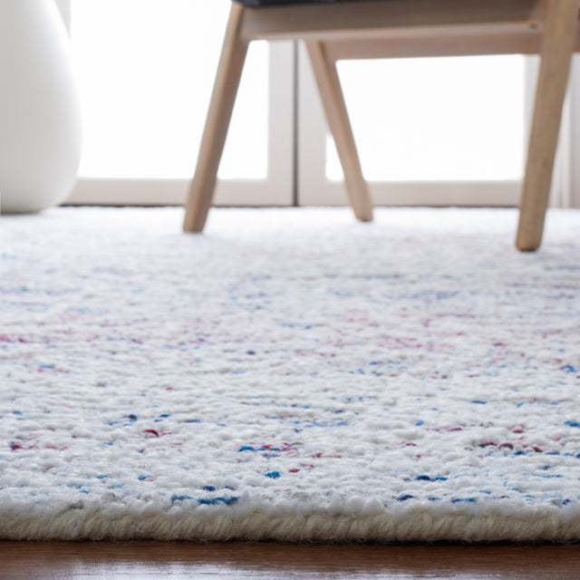 Safavieh Metro Met160Q Ivory/Red Rug.