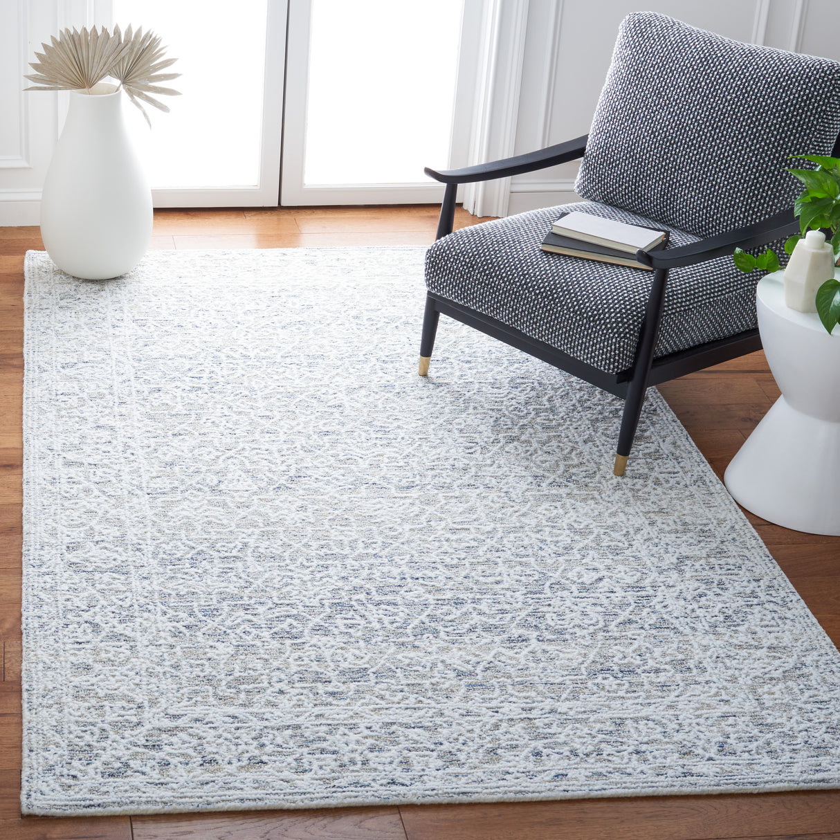 Safavieh Metro Met161B Ivory/Beige Rug.