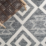 Safavieh Metro Met254A Ivory/Black Rug.