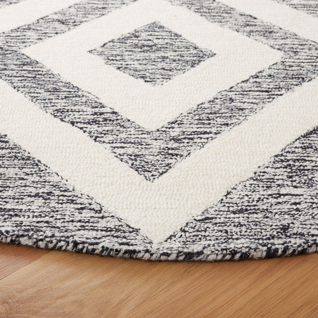 Safavieh Metro Met254A Ivory/Black Rug.