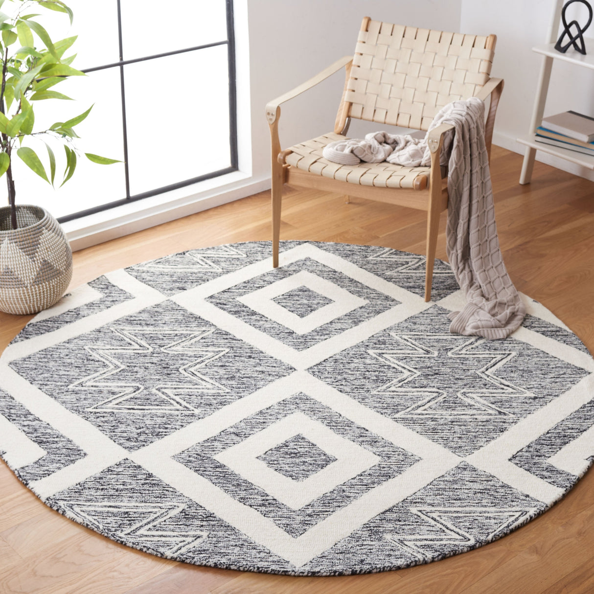 Safavieh Metro Met254A Ivory/Black Rug.