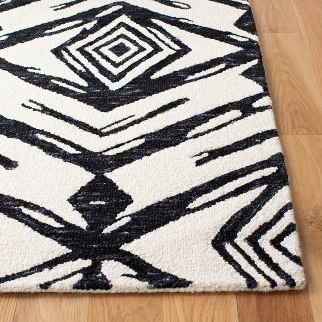 Safavieh Metro Met402Z Black/Ivory Rugs.