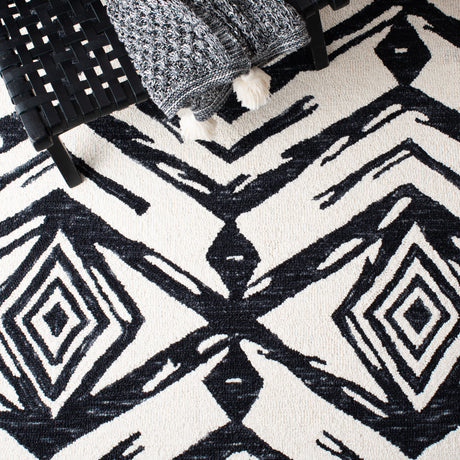 Safavieh Metro Met402Z Black/Ivory Area Rug