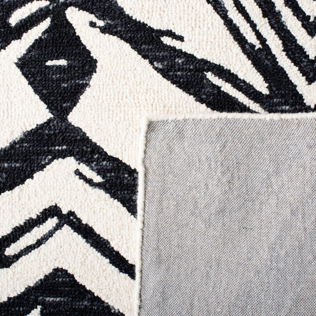 Safavieh Metro Met402Z Black/Ivory Rugs.