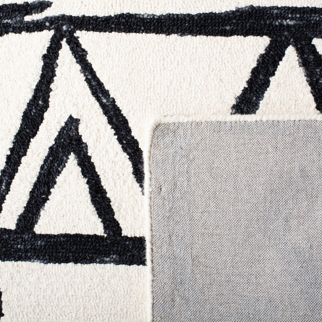 Safavieh Metro Met403Z Black/Ivory Rugs.