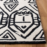 Safavieh Metro Met404Z Black/Ivory Rugs.