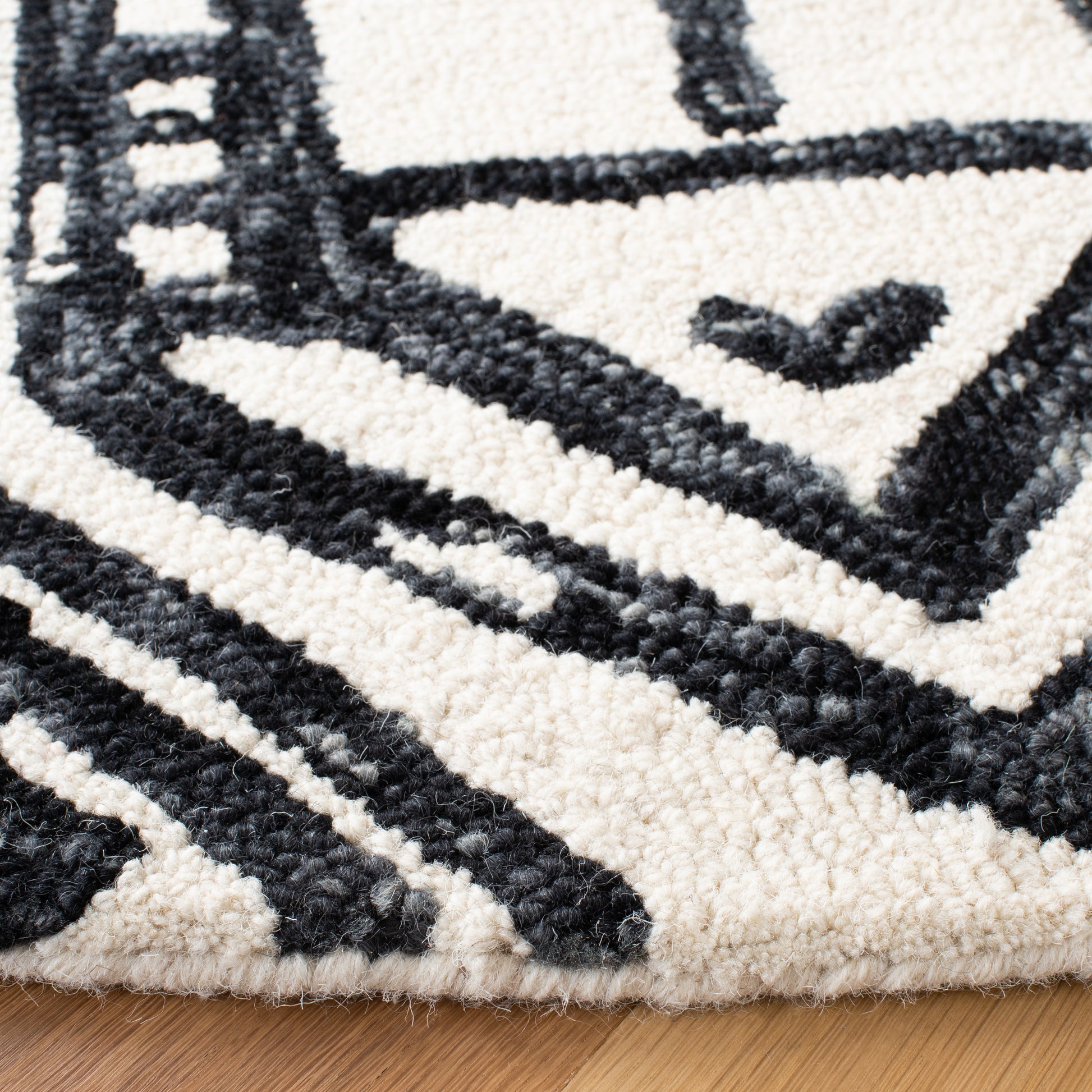 Safavieh Metro Met404Z Black/Ivory Area Rug