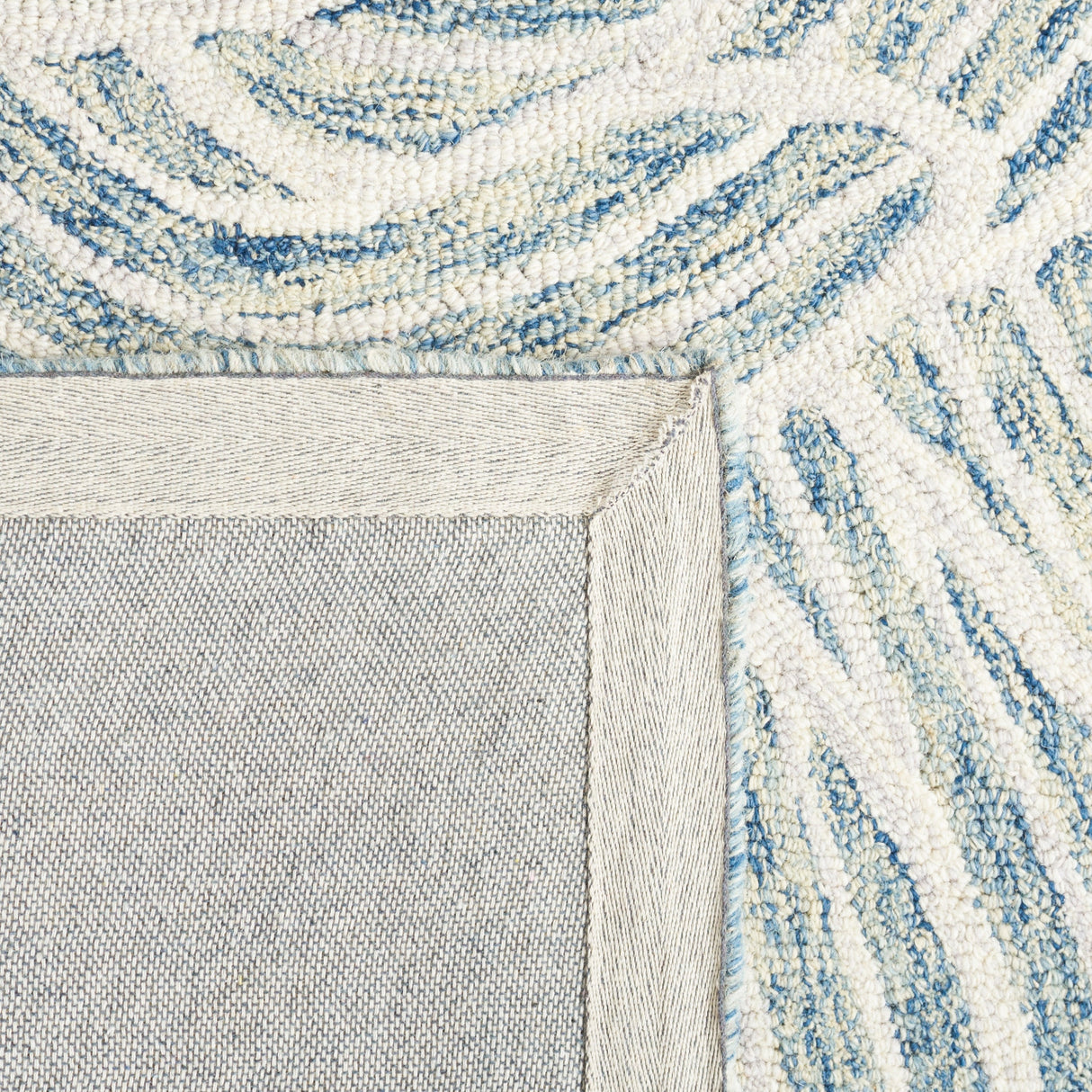 Safavieh Metro Met451M Blue/Ivory Rug.