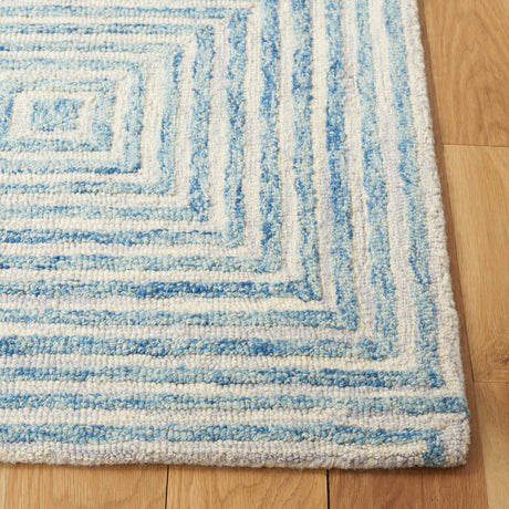 Safavieh Metro Met454L Light Blue/Ivory Rug.