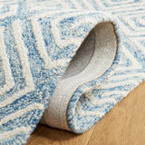 Safavieh Metro Met455L Light Blue/Ivory Rug.