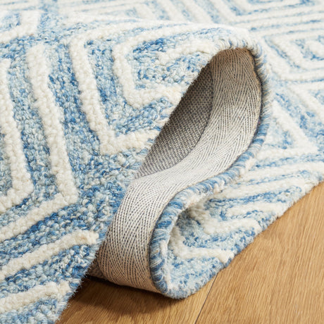 Safavieh Metro Met455L Light Blue/Ivory Rug.