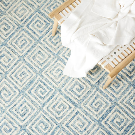 Safavieh Metro Met455L Light Blue/Ivory Rug.
