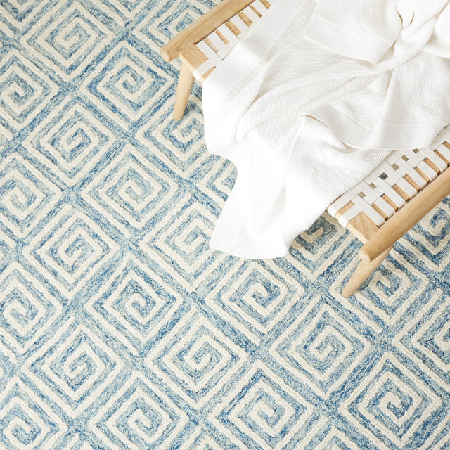 Safavieh Metro Met455L Light Blue/Ivory Rug.