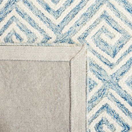 Safavieh Metro Met455L Light Blue/Ivory Rug.
