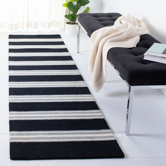 Safavieh Metro Met601Z Black/Ivory Rugs.